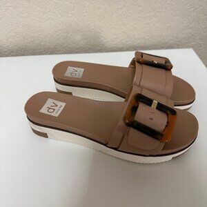 NEW UNWORN DV Dolce Vita Tan Buckle Sandals 8 Caster